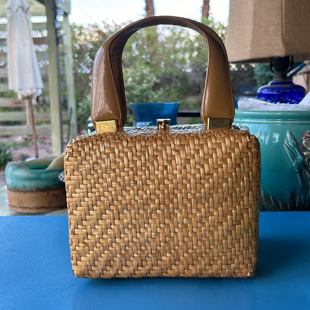 KORET BASKET and PATENT LEATHER 👜👒👗👡🐣🐥🐓🙏 Collectible